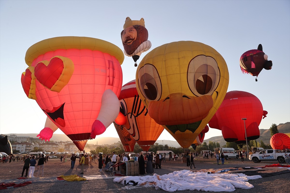 Kültür ve Turizm Bakanlığınca düzenlenen "Nevşehir Kültür Yolu Festivali"ne Türkiye'nin yanı sıra...