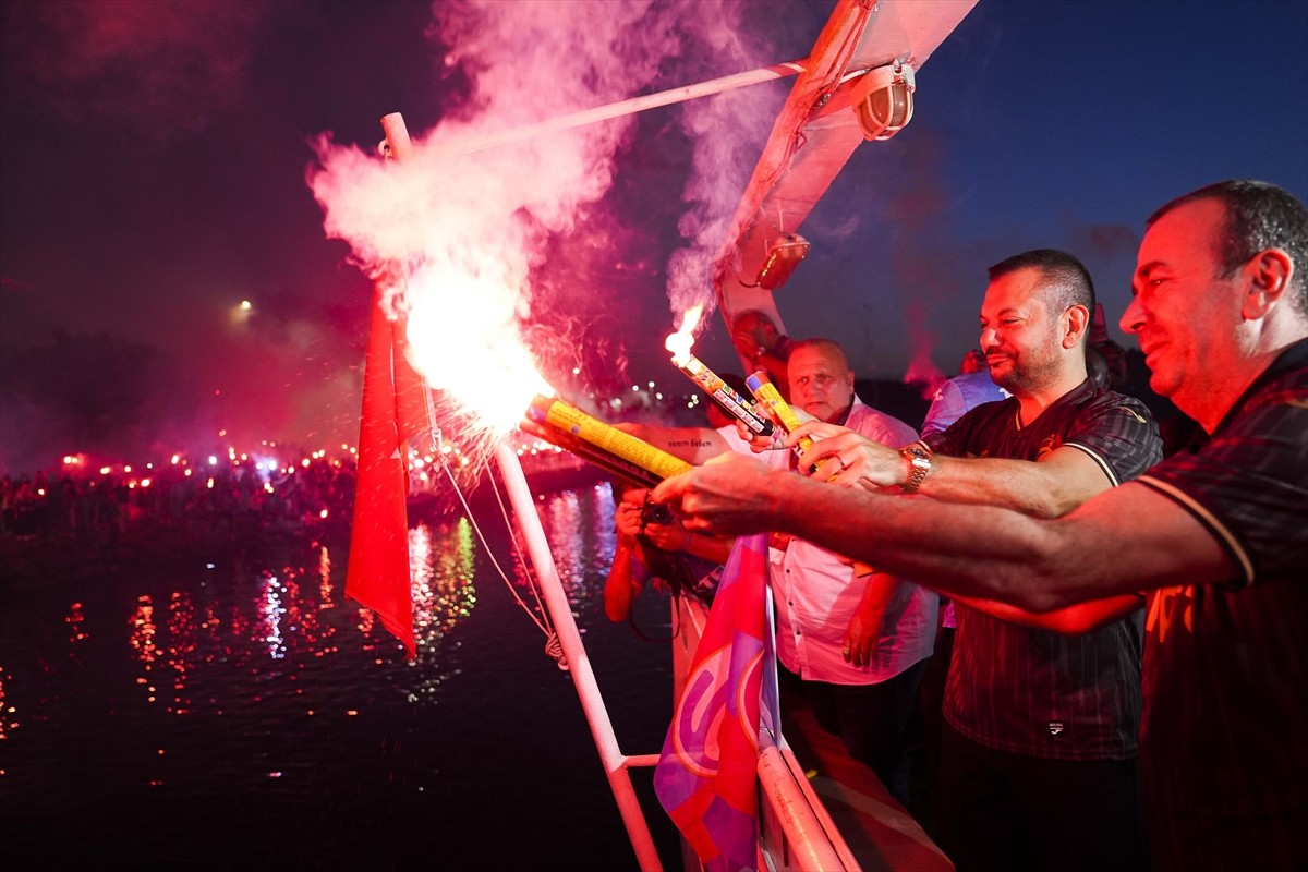Kuruluşunun 57. yılını kutlayan Trabzonspor'da Gurbetçi Gençler Taraftar Grubu'nca kutlama...