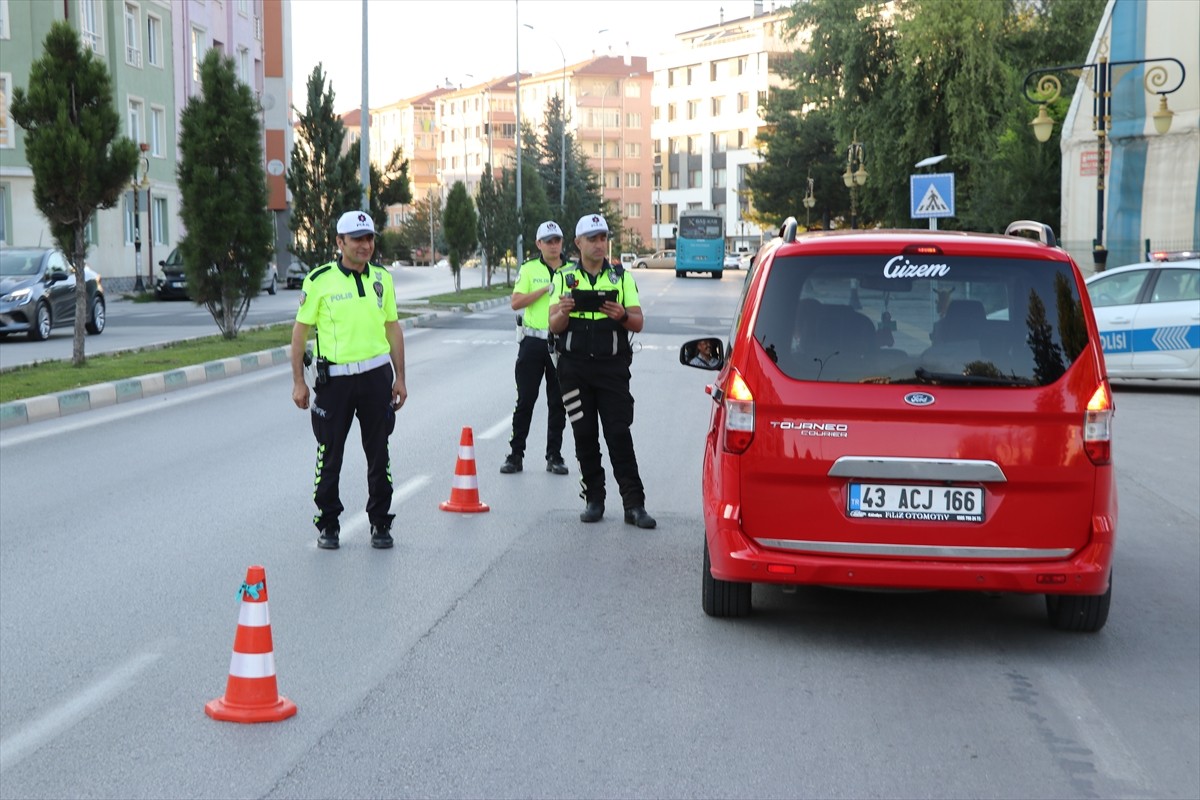 Kütahya'da kurulan toksikoloji laboratuvarında idrar numunelerinden uyuşturucu etkisinde araç...