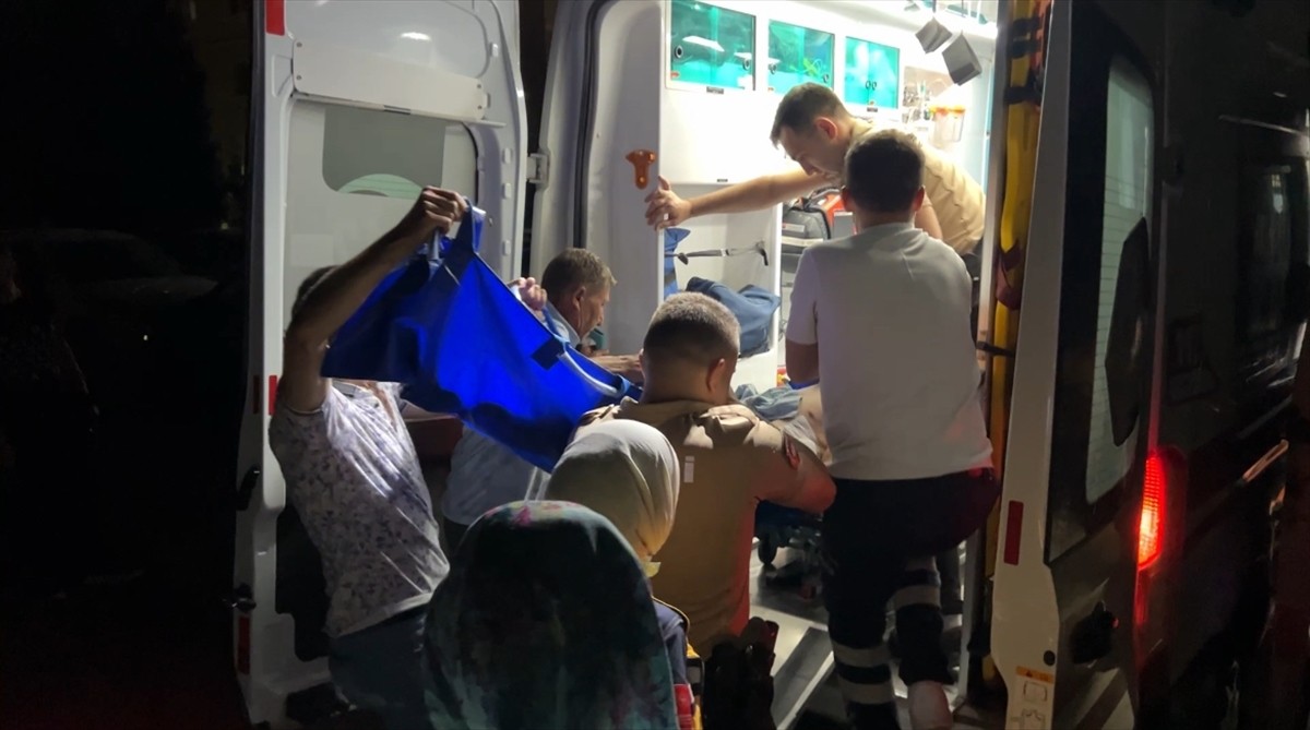 Kütahya'da tartıştığı eşini bıçakla yaralayan kadın gözaltına alındı. Yaralanan S.K. sağlık...