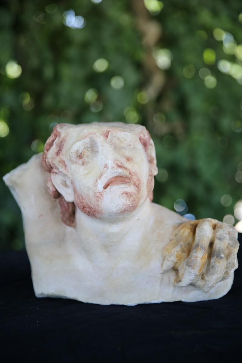 Laodikeia Antik Kenti Kazı Başkanı Prof. Dr. Celal Şimşek, Kültür ve Turizm Bakanı Mehmet Nuri...