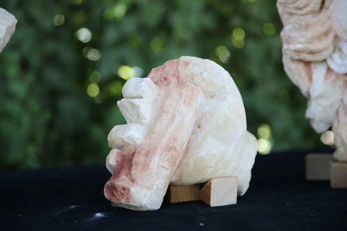 Laodikeia Antik Kenti Kazı Başkanı Prof. Dr. Celal Şimşek, Kültür ve Turizm Bakanı Mehmet Nuri...