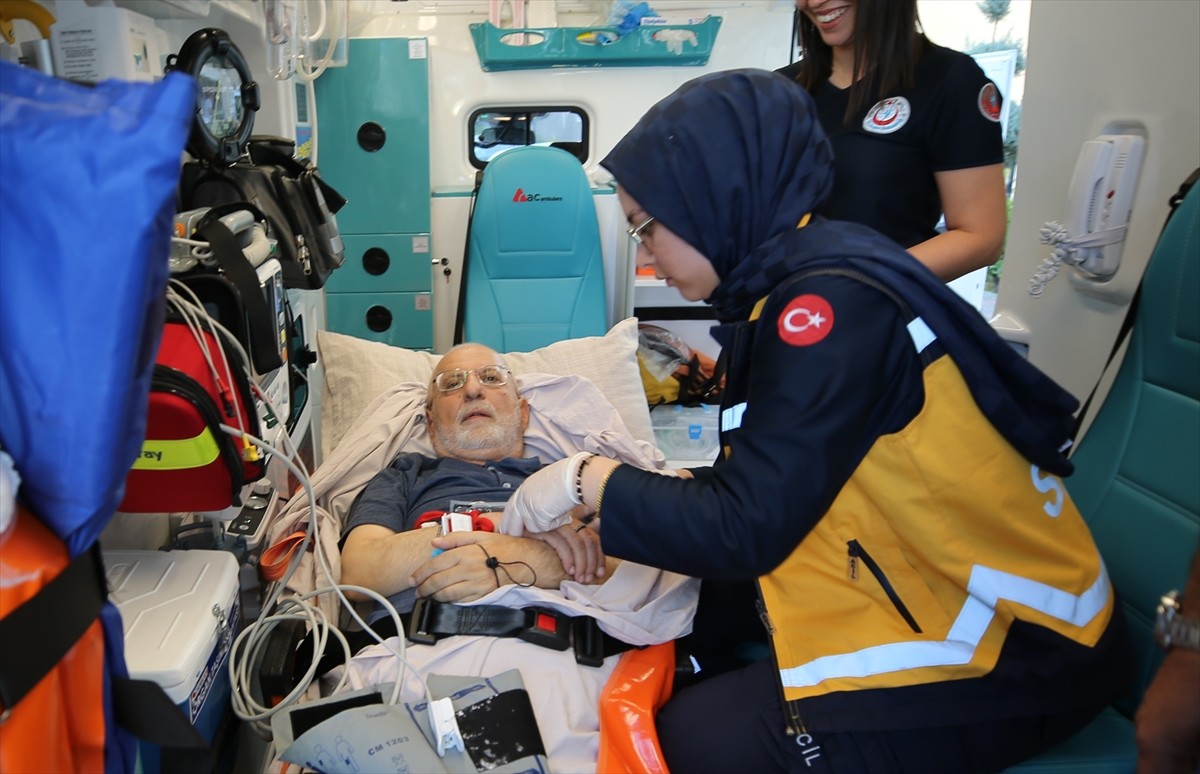 Mardin'de beyin kanaması nedeniyle Mardin Eğitim ve Araştırma Hastanesi Nöroloji Kliniğinde tedavi...