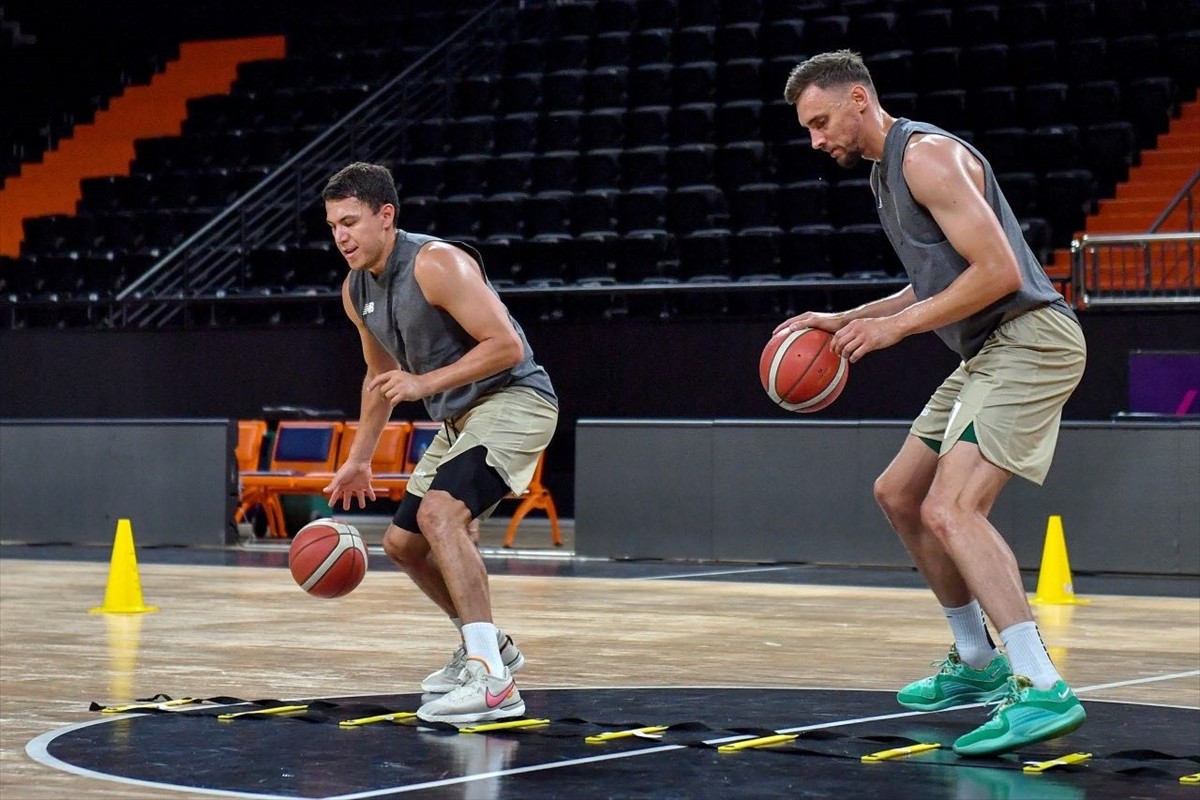 Mersin Spor, 10 yıl aradan sonra yeniden yükseldiği Türkiye Sigorta Basketbol Süper Ligi'nde sezon...
