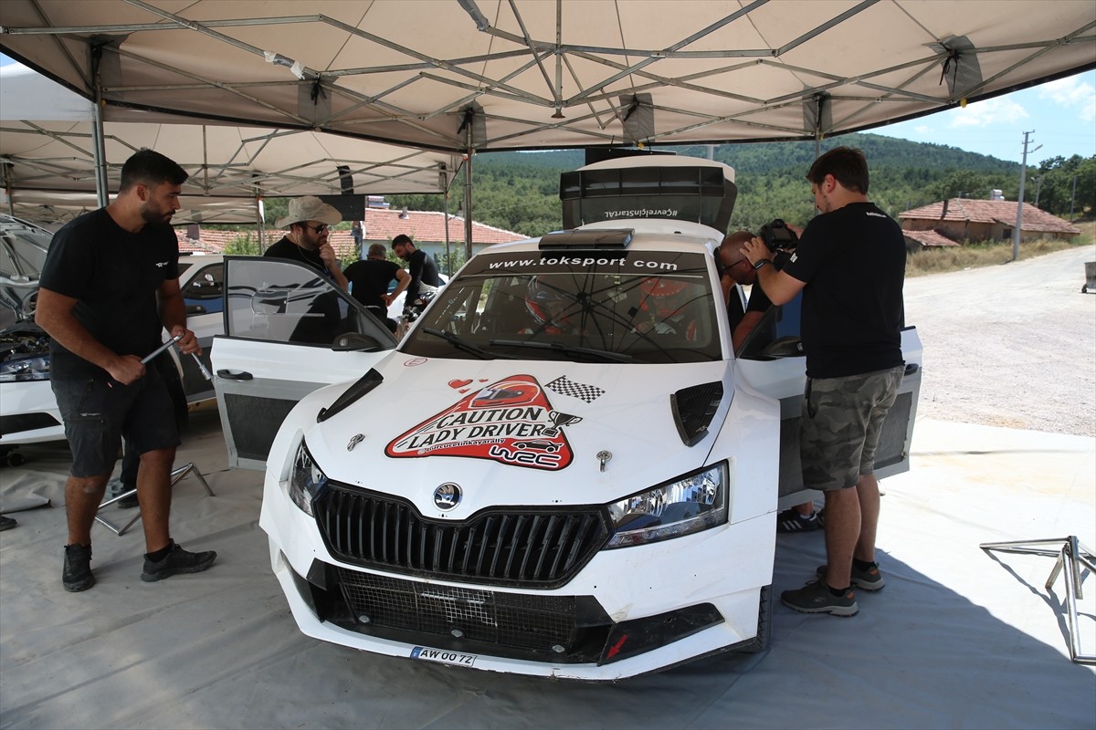 Milli rallici Burcu Çetinkaya (fotoğrafta), 2018'in ardından ilk kez gelecek yıl mücadele edeceği...