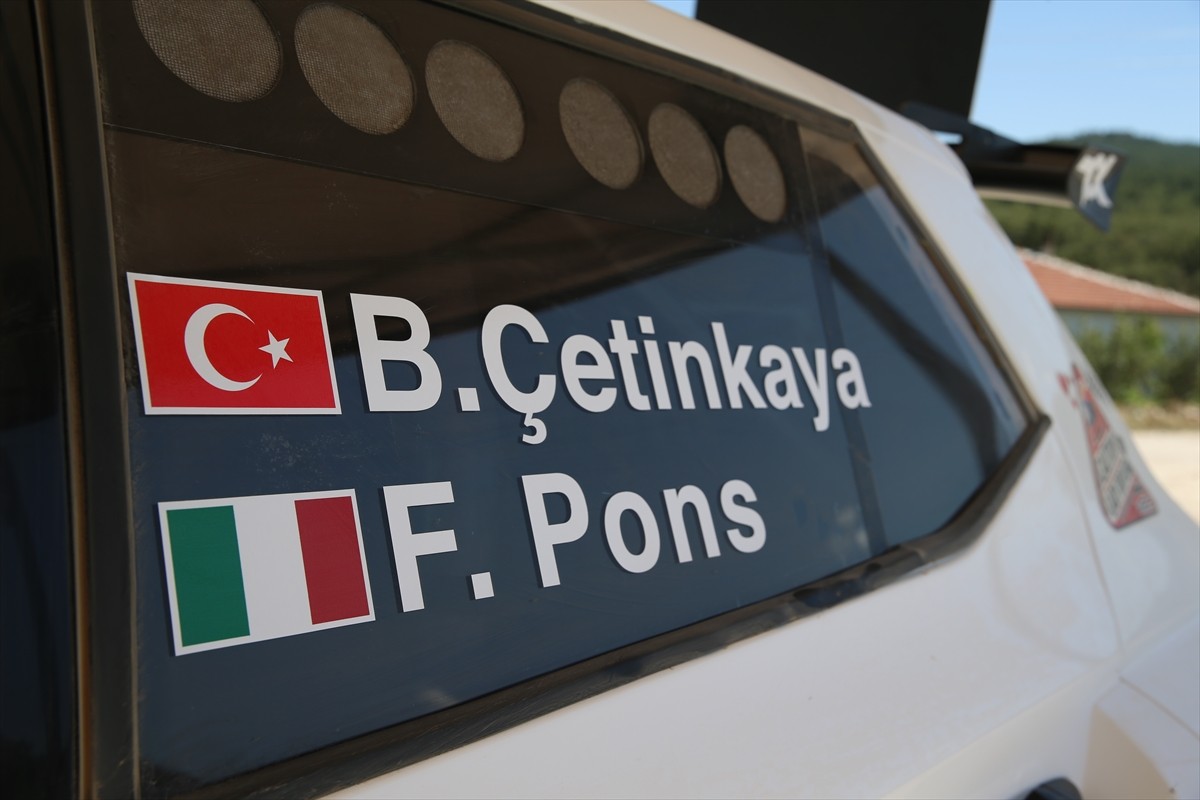 Milli rallici Burcu Çetinkaya (fotoğrafta), 2018'in ardından ilk kez gelecek yıl mücadele edeceği...