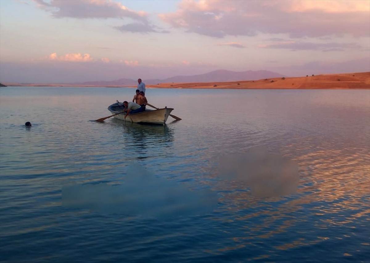 Muş'ta Alparslan 1 Baraj Gölü'ne giren 5 kişiden 3'ünün cansız bedenleri bulundu, kaybolan 2 kişi...