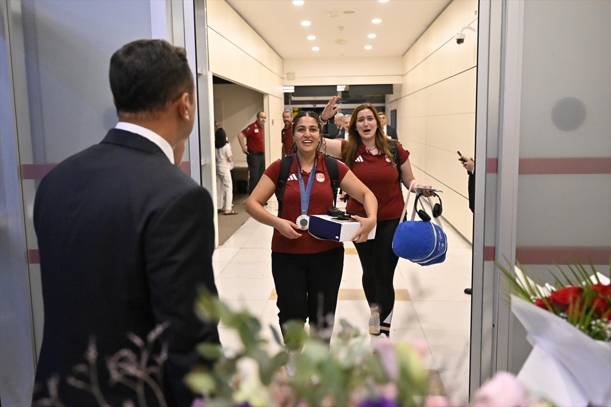 Paris 2024 Olimpiyat Oyunları'nda 10 metre havalı tabanca karışık takım mücadelesinde Yusuf Dikeç...