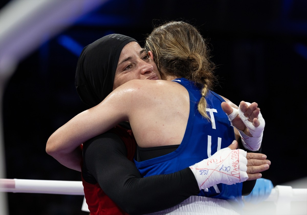 Paris 2024 Olimpiyat Oyunları'nda boks branşı kadınlar 57 kiloda son 16 turu müsabakaları yapıldı....