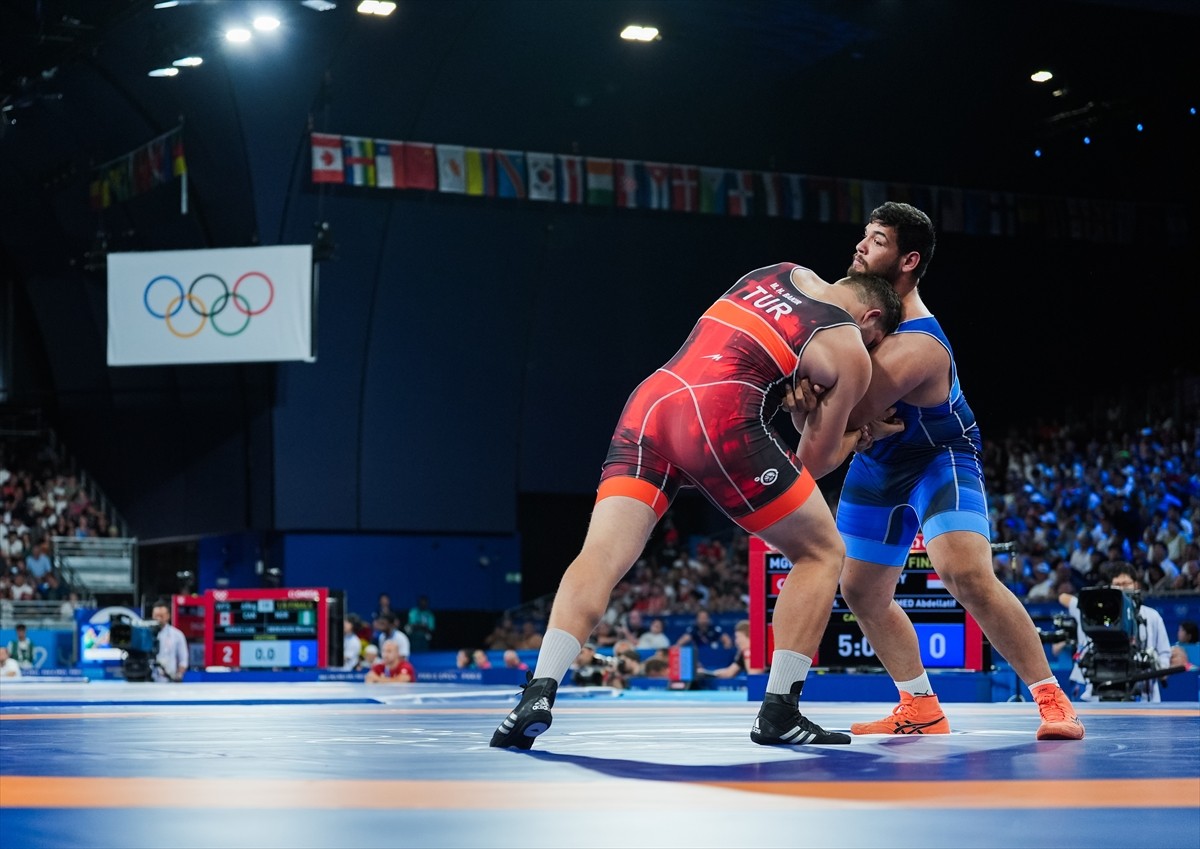 Paris 2024 Olimpiyat Oyunları'nda erkekler 130 kilo grekoromen stilde son 16 turu, Champ de Mars...