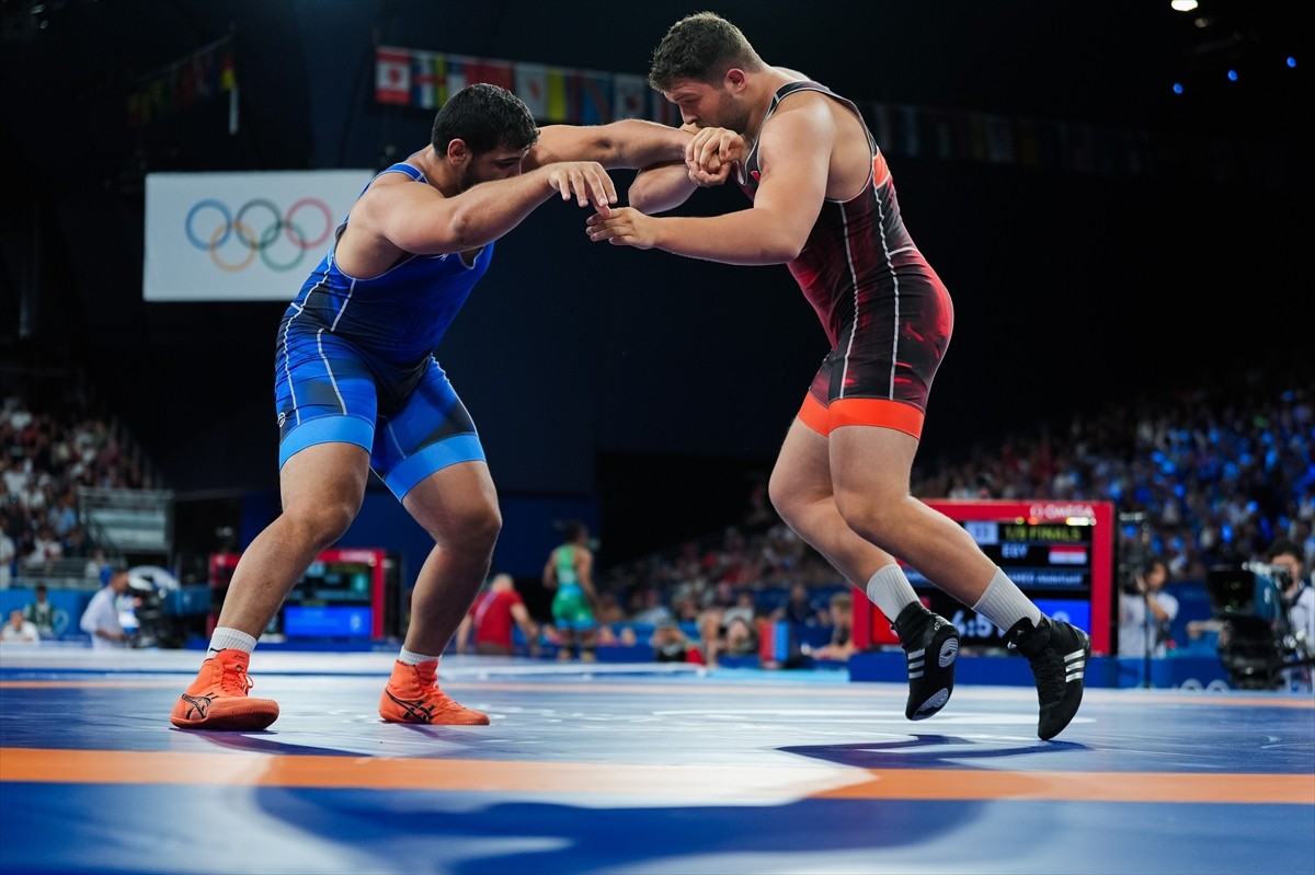 Paris 2024 Olimpiyat Oyunları'nda erkekler 130 kilo grekoromen stilde son 16 turu, Champ de Mars...