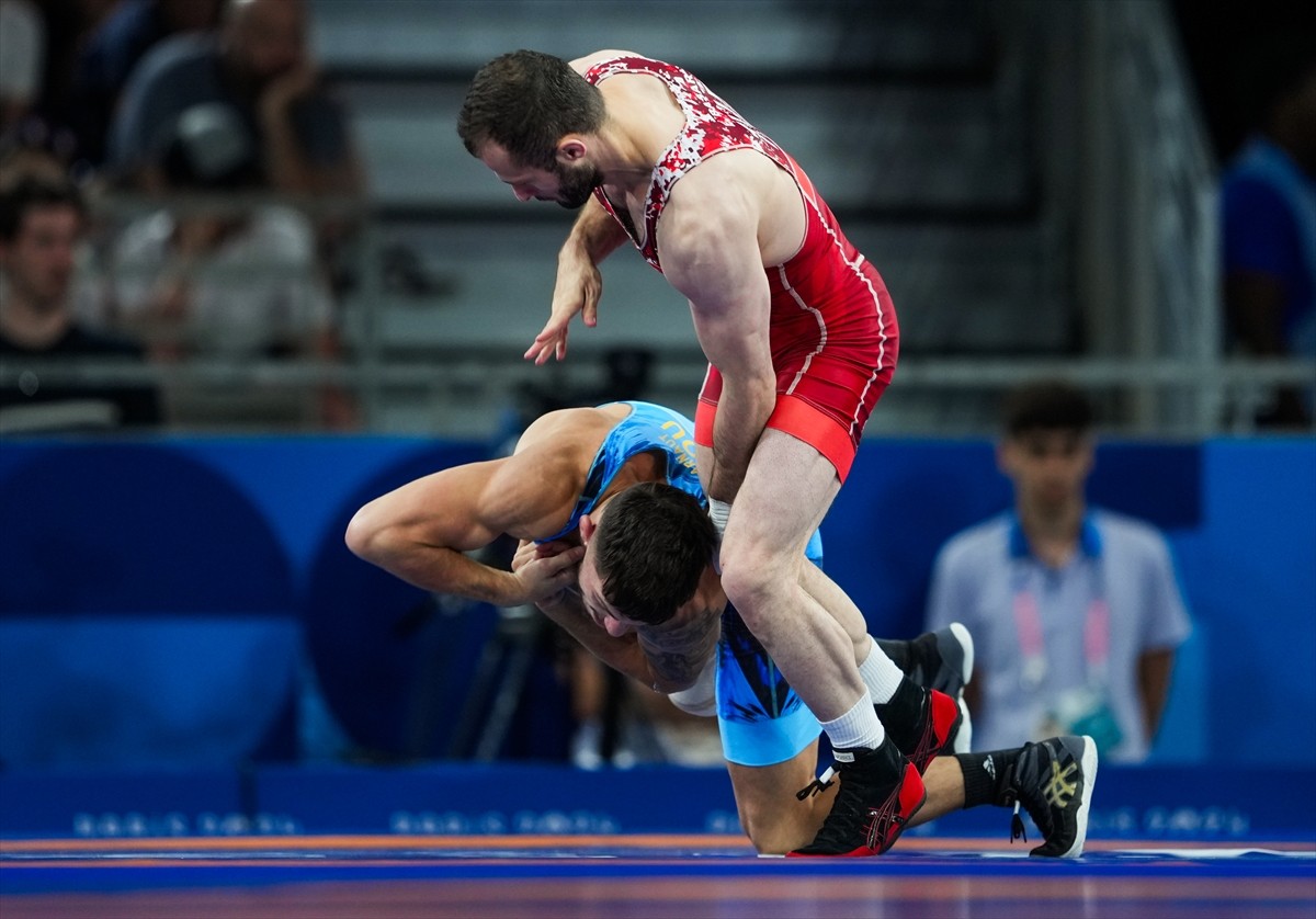 Paris 2024 Olimpiyat Oyunları'nda erkekler 60 kilo grekoromen stilde son 16 turu, Champ de Mars...