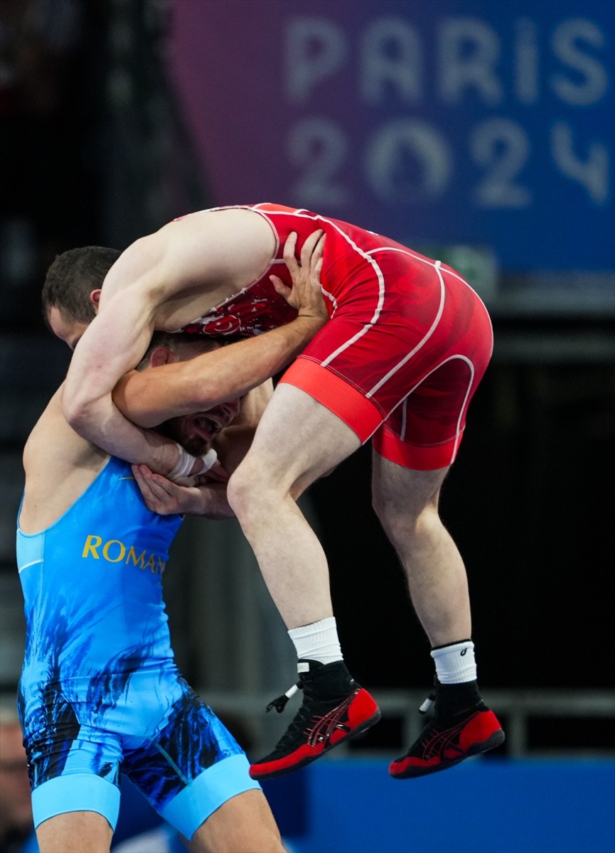 Paris 2024 Olimpiyat Oyunları'nda erkekler 60 kilo grekoromen stilde son 16 turu, Champ de Mars...