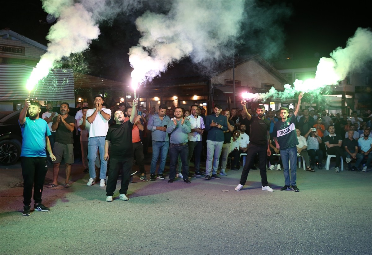 Paris 2024 Olimpiyat Oyunları'nda kadınlar 54 kiloda gümüş madalya alan milli boksör Hatice...