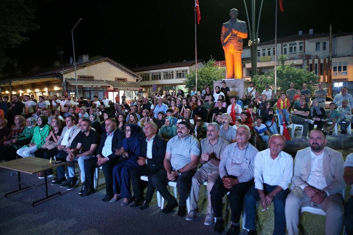 Paris 2024 Olimpiyat Oyunları'nda kadınlar 54 kiloda gümüş madalya alan milli boksör Hatice...