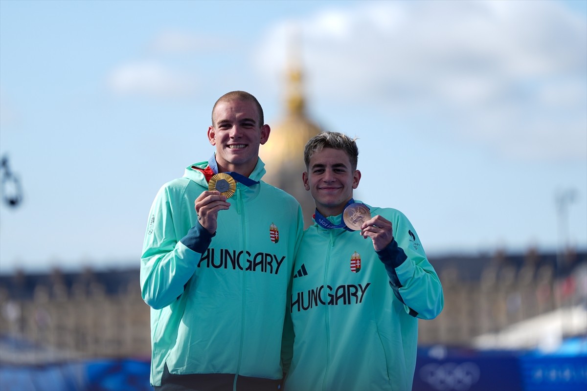 Paris 2024 Olimpiyat Oyunları'nda maraton yüzme erkekler 10 kilometrede Macar Kristof Rasovszky...