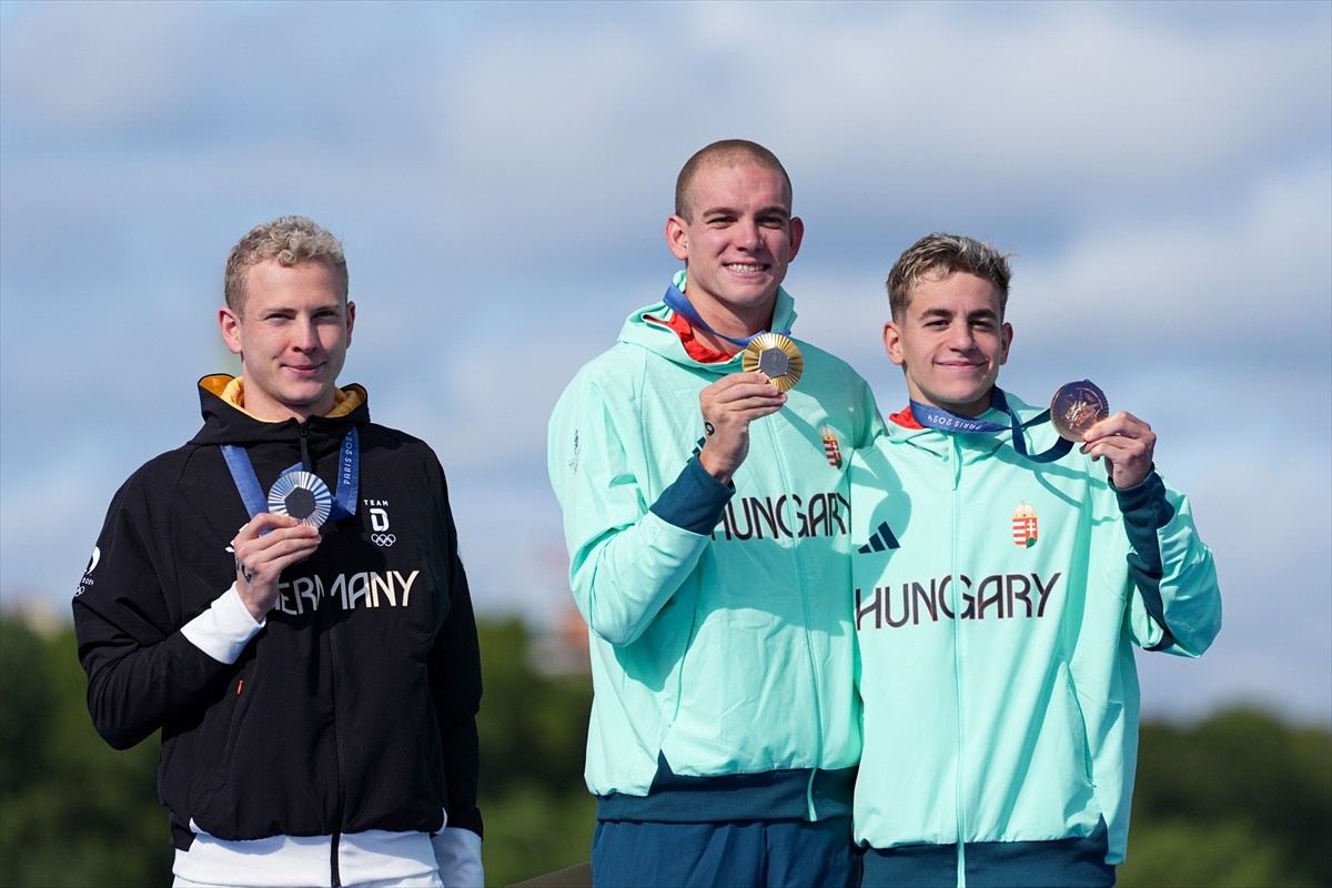 Paris 2024 Olimpiyat Oyunları'nda maraton yüzme erkekler 10 kilometrede Macar Kristof Rasovszky...