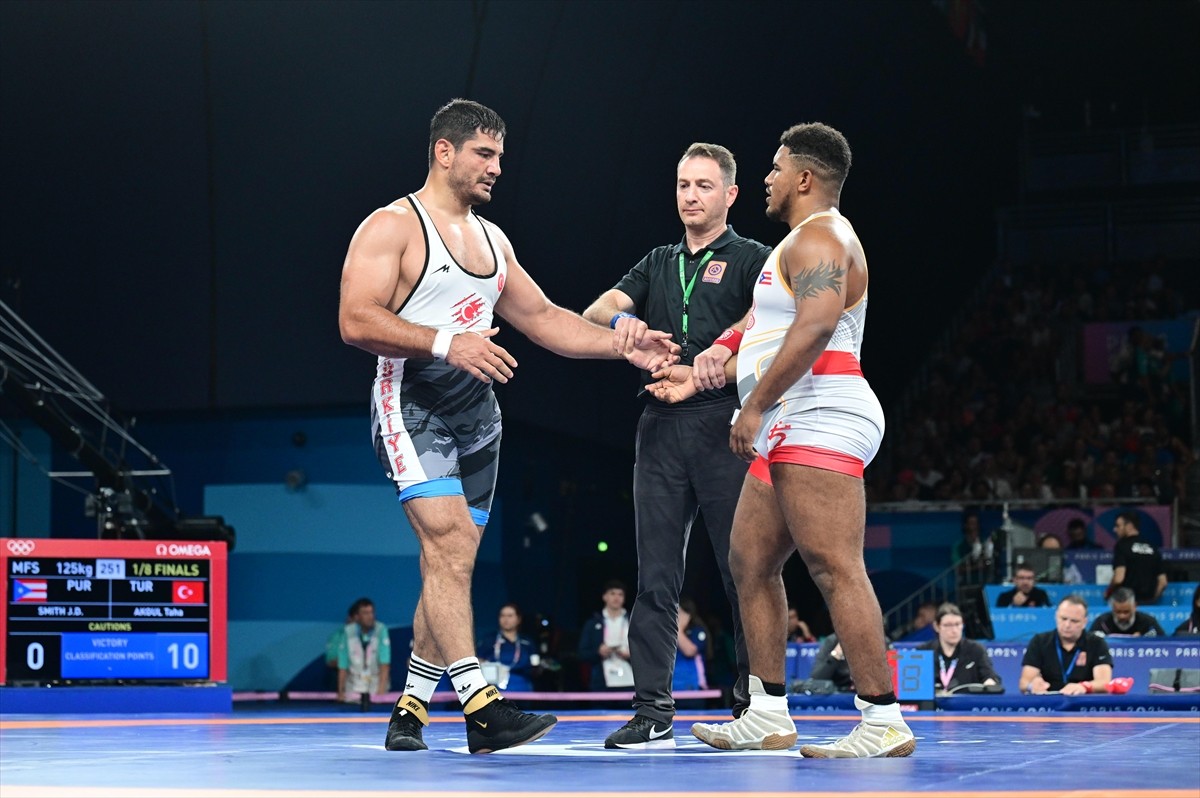 Paris 2024 Olimpiyat Oyunları'nda mücadele eden milli güreşçi Taha Akgül, çeyrek finale çıktı....