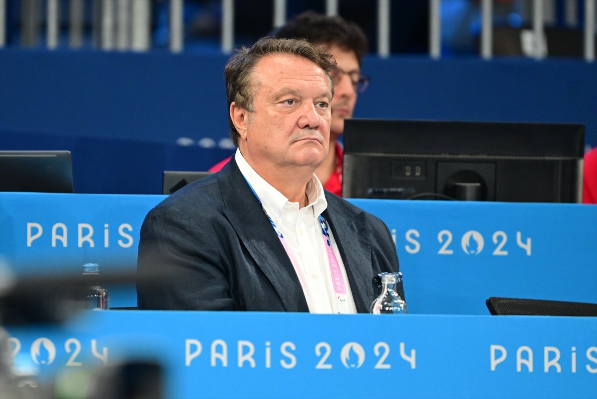 Paris 2024 Olimpiyat Oyunları'nda mücadele eden milli güreşçi Taha Akgül, yarı finale çıktı. Champ...