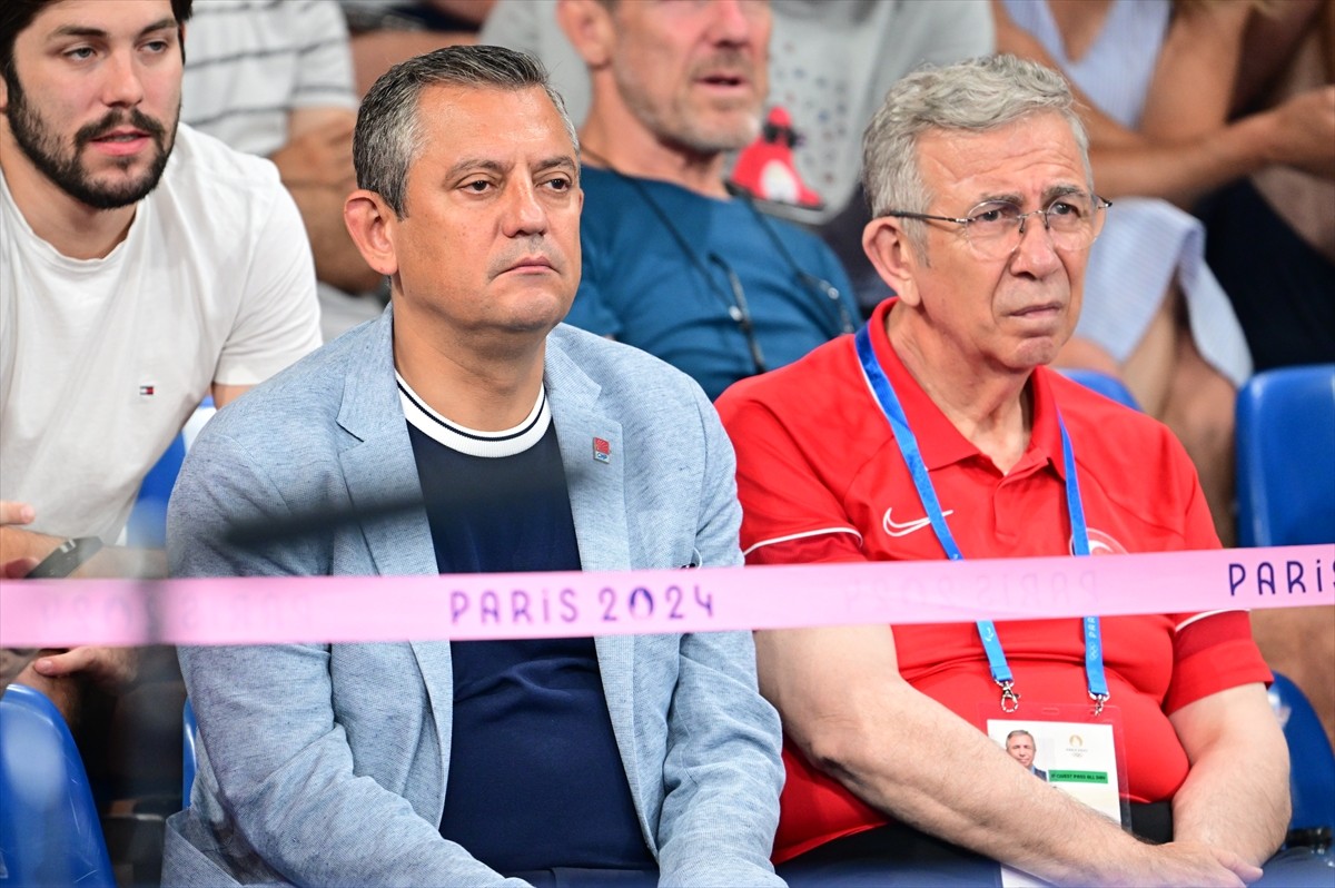 Paris 2024 Olimpiyat Oyunları'nda mücadele eden milli güreşçi Taha Akgül, yarı finale çıktı. Champ...