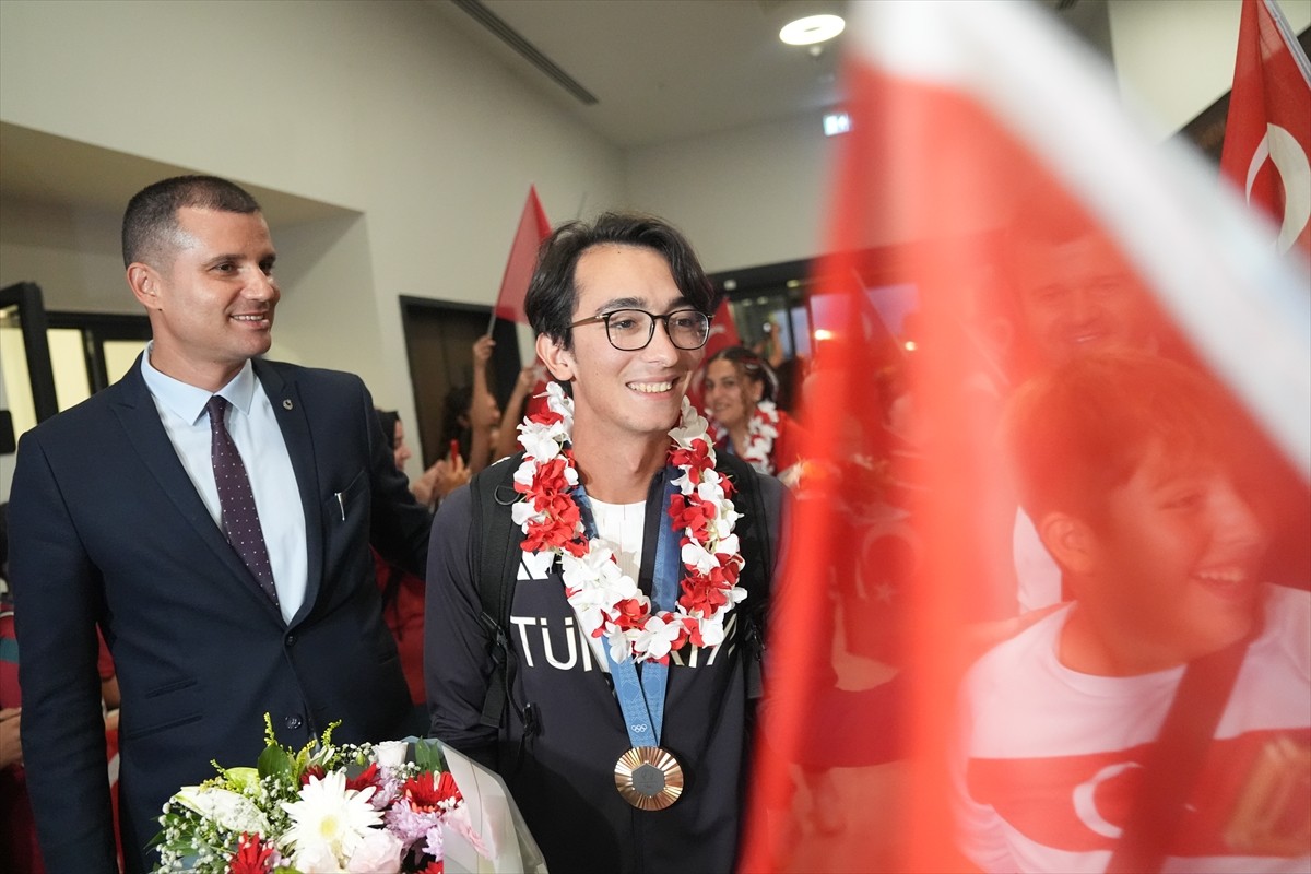 Paris 2024 Olimpiyat Oyunları'nda mücadele eden Okçuluk ve Atıcılık Milli Takımı yurda döndü....