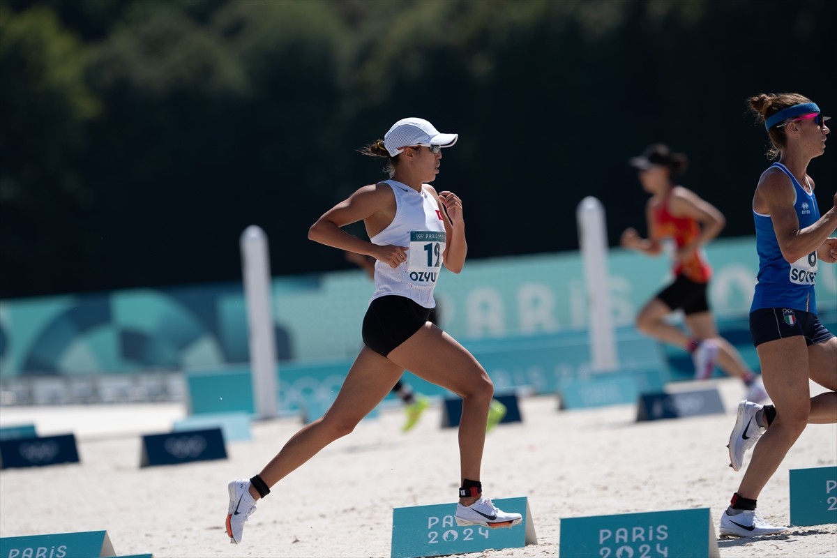 Paris 2024 Olimpiyat Oyunları'nda, Paris'teki Versay Sarayı'nda kadınlar modern pentatlonun finali...