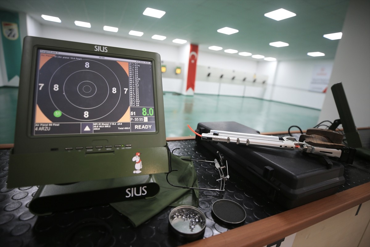 Paris 2024 Olimpiyat Oyunları'nda takım arkadaşı Şevval İlayda Tarhan'la Türkiye'ye 10 metre...