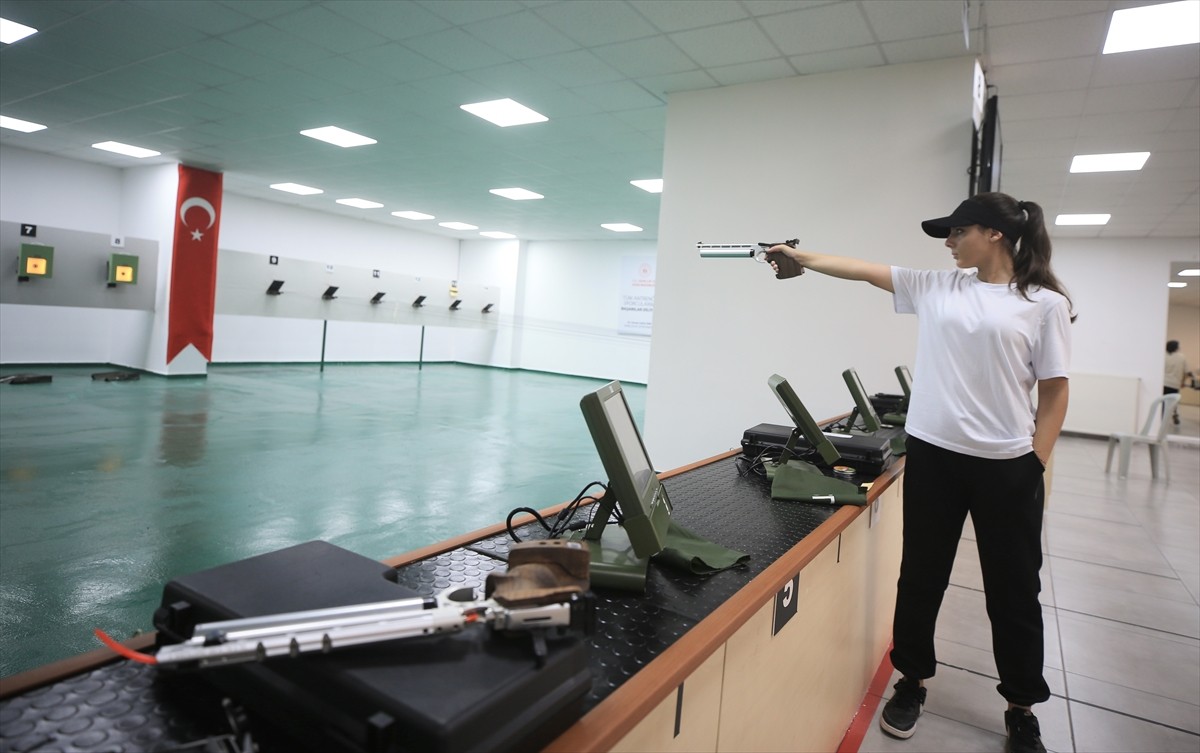 Paris 2024 Olimpiyat Oyunları'nda takım arkadaşı Şevval İlayda Tarhan'la Türkiye'ye 10 metre...