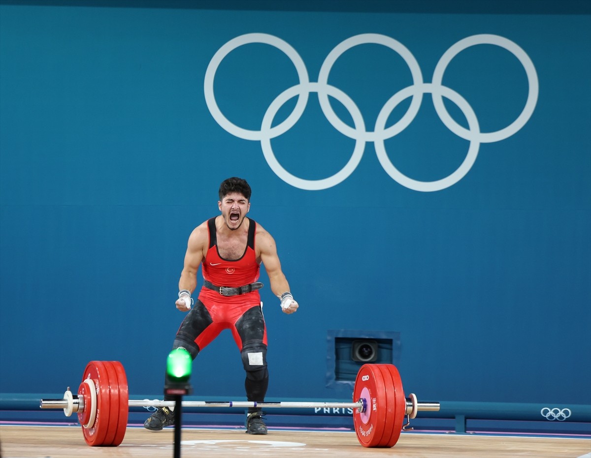 Paris 2024 Olimpiyat Oyunları halter kategorisinde erkekler 73. kilo müsabakaları South Paris...