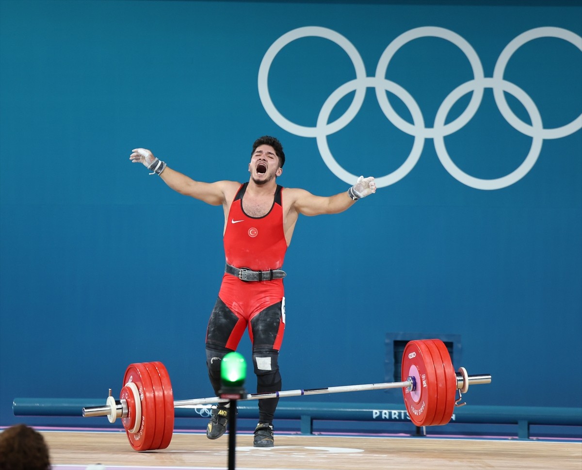 Paris 2024 Olimpiyat Oyunları halter kategorisinde erkekler 73. kilo müsabakaları South Paris...