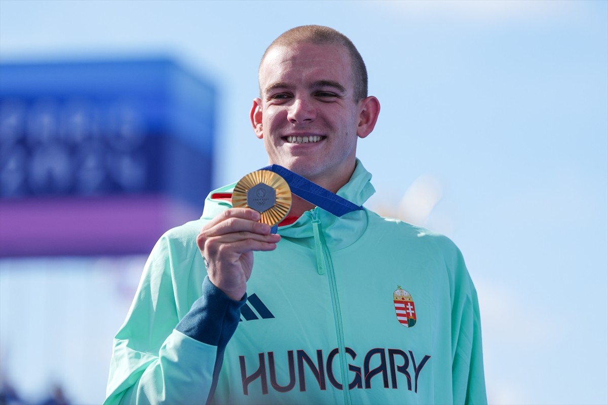Paris 2024 Olimpiyat Oyunları maraton yüzme erkekler 10 kilometrede Macar Kristof Rasovszky...