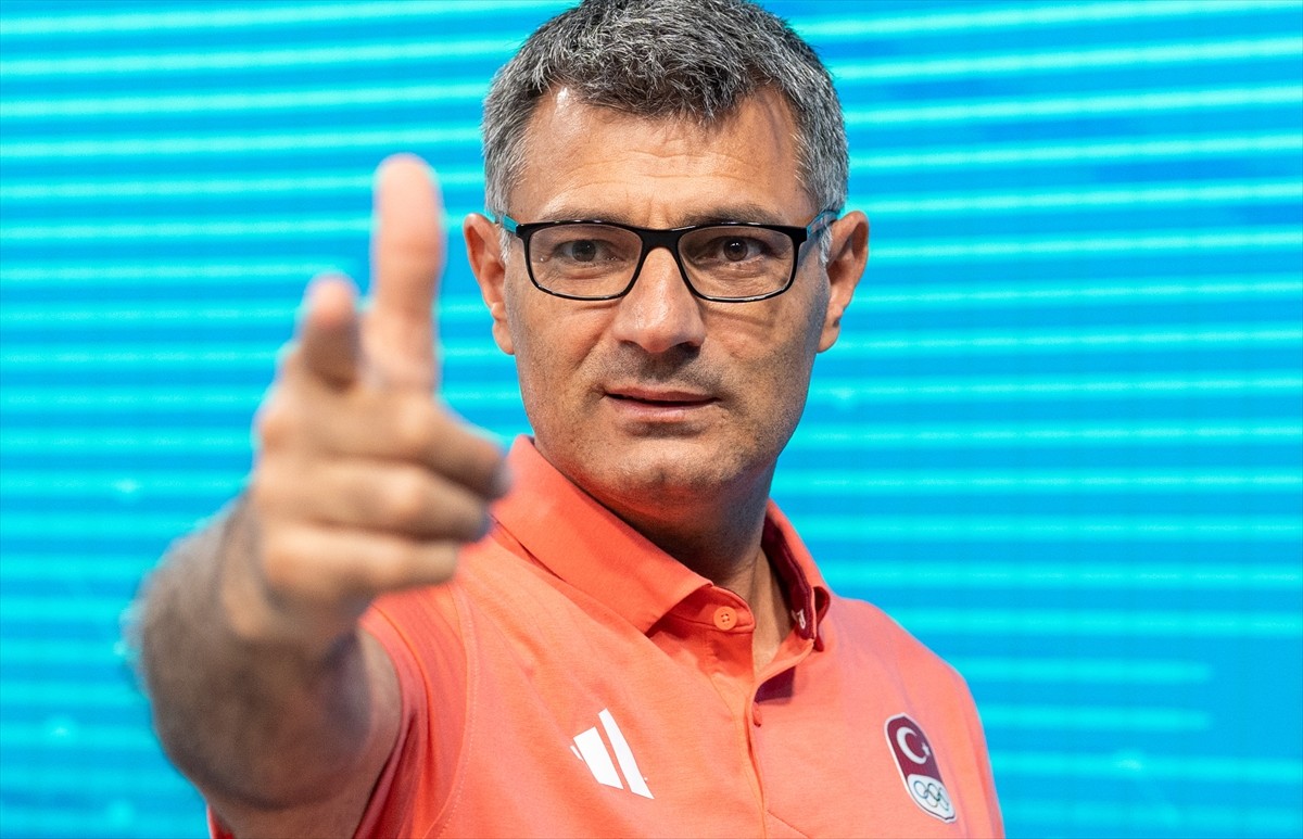 Paris 2024 Olimpiyatları'nda karışık takım 10 metre havalı tabanca kategorisinde gümüş madalya...