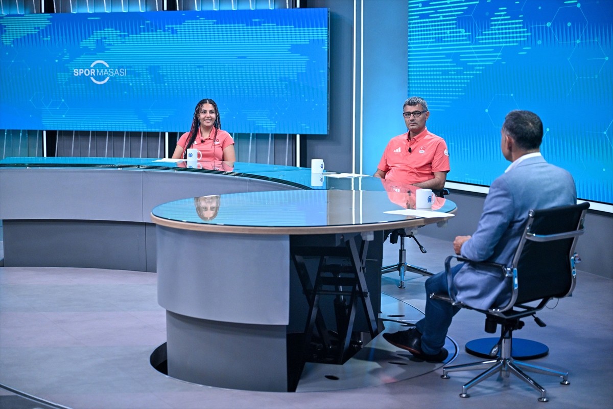 Paris 2024 Olimpiyatları'nda karışık takım 10 metre havalı tabanca kategorisinde gümüş madalya...