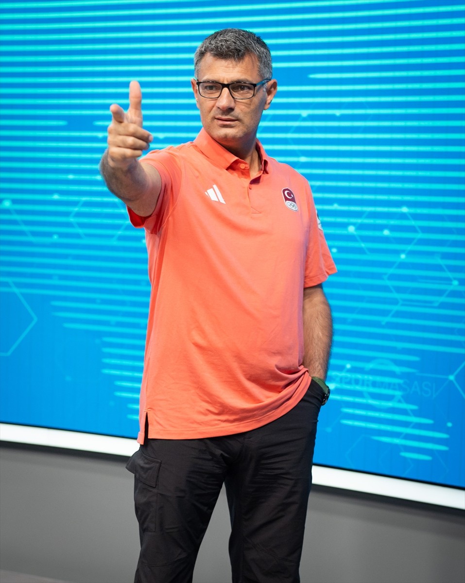 Paris 2024 Olimpiyatları'nda karışık takım 10 metre havalı tabanca kategorisinde gümüş madalya...