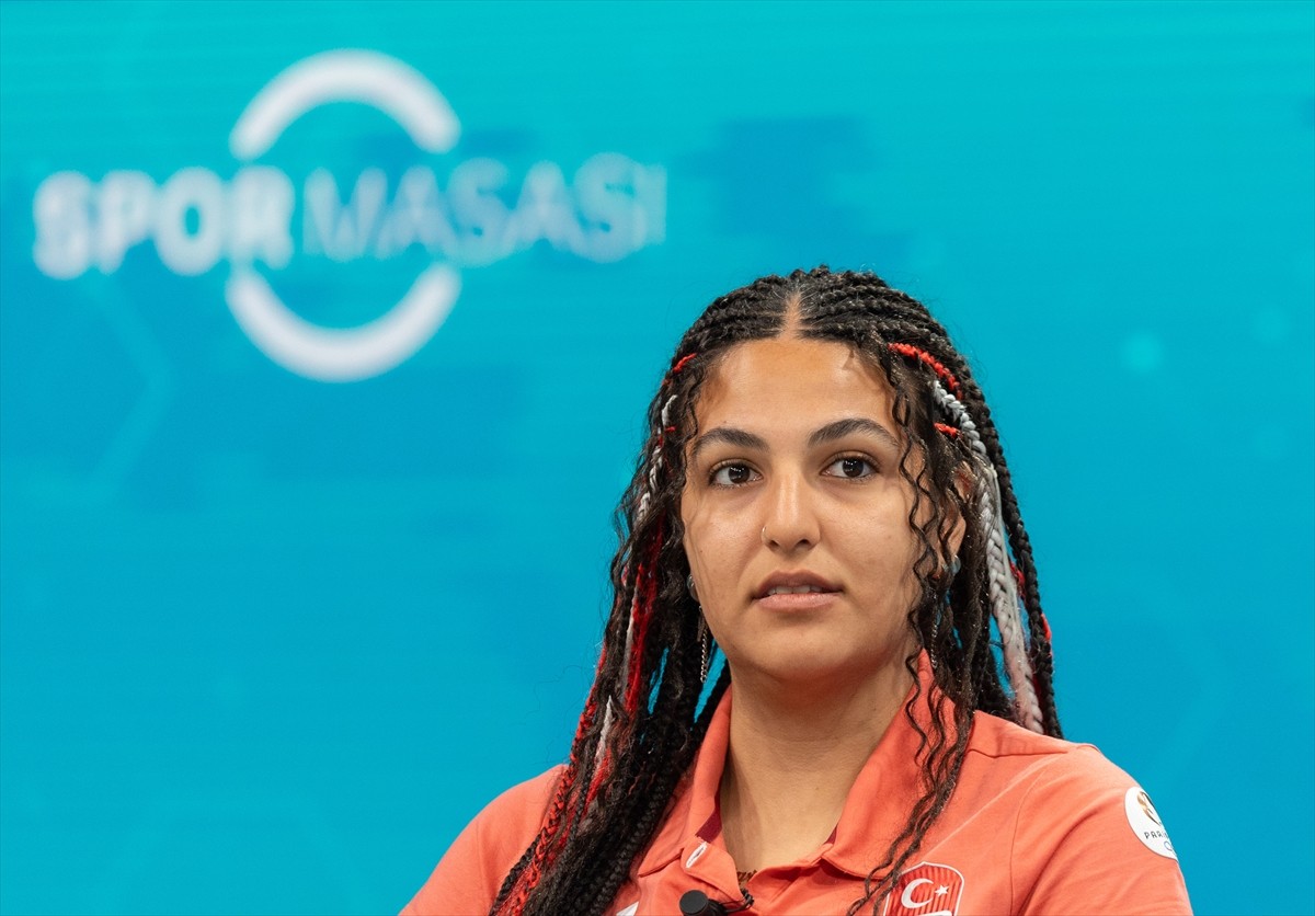 Paris 2024 Olimpiyatları'nda karışık takım 10 metre havalı tabanca kategorisinde gümüş madalya...