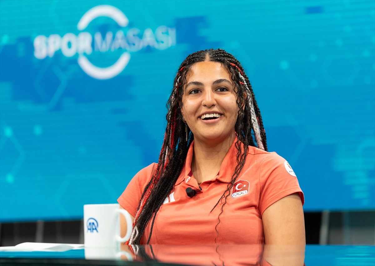 Paris 2024 Olimpiyatları'nda karışık takım 10 metre havalı tabanca kategorisinde gümüş madalya...