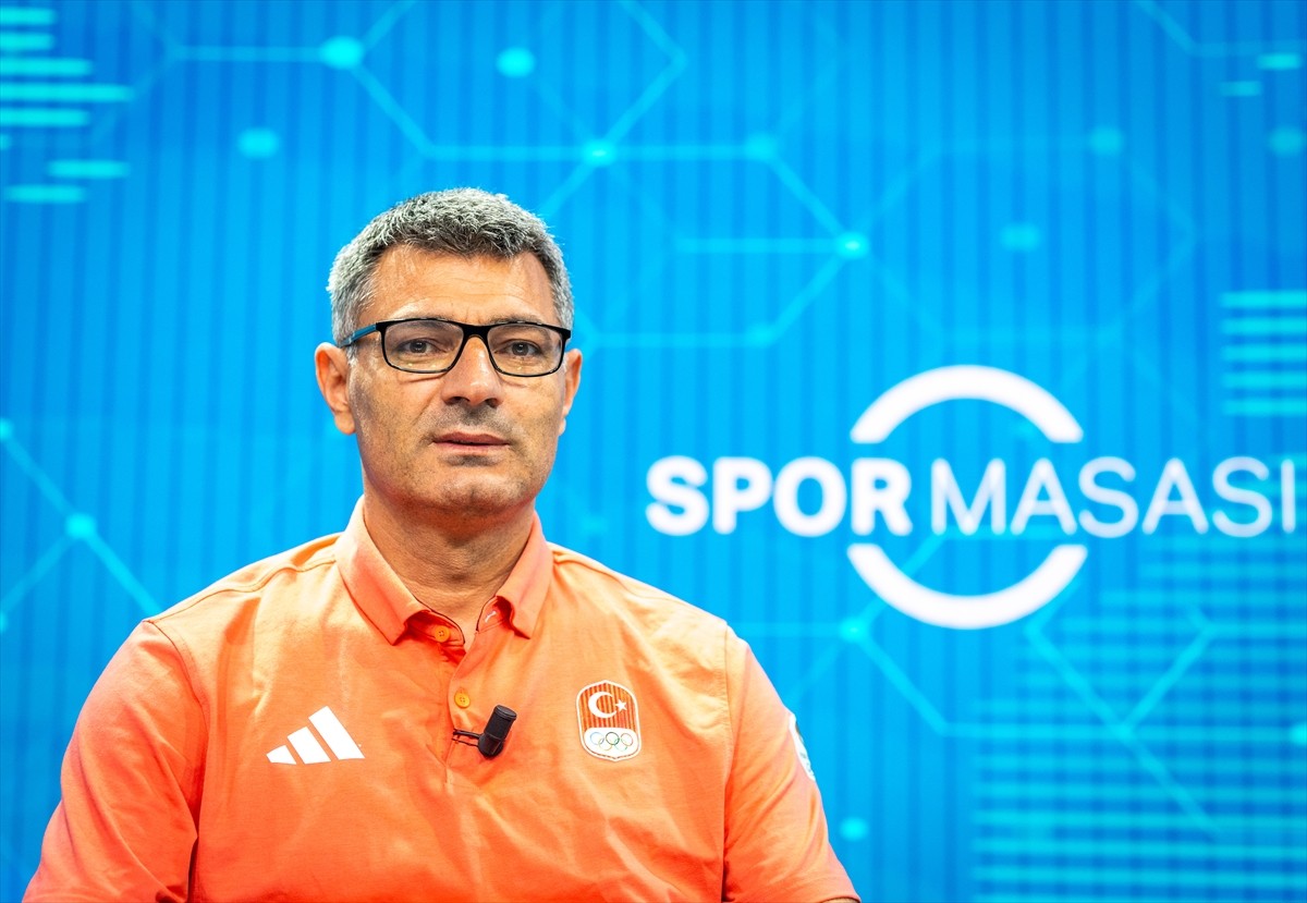 Paris 2024 Olimpiyatları'nda karışık takım 10 metre havalı tabanca kategorisinde gümüş madalya...