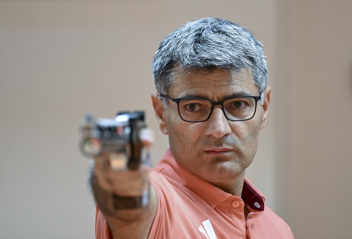 Paris 2024 Olimpiyatları'nda karışık takım 10 metre havalı tabanca kategorisinde Şevval İlayda...