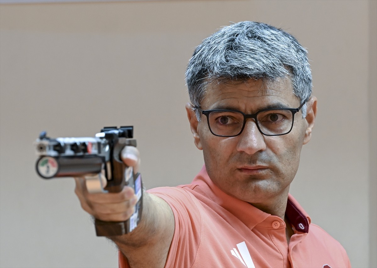 Paris 2024 Olimpiyatları'nda karışık takım 10 metre havalı tabanca kategorisinde Şevval İlayda...