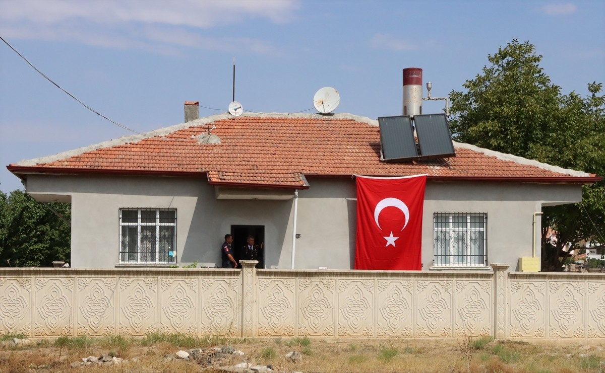 Pençe-Kilit Harekat bölgesinde, arama tarama faaliyeti sırasında açılan taciz ateşi sonucu şehit...