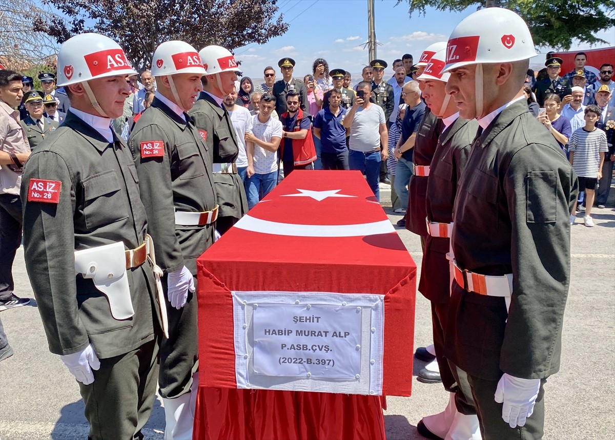 Pençe-Kilit Harekatı bölgesinde arama tarama faaliyeti sırasında açılan taciz ateşi sonucu şehit...