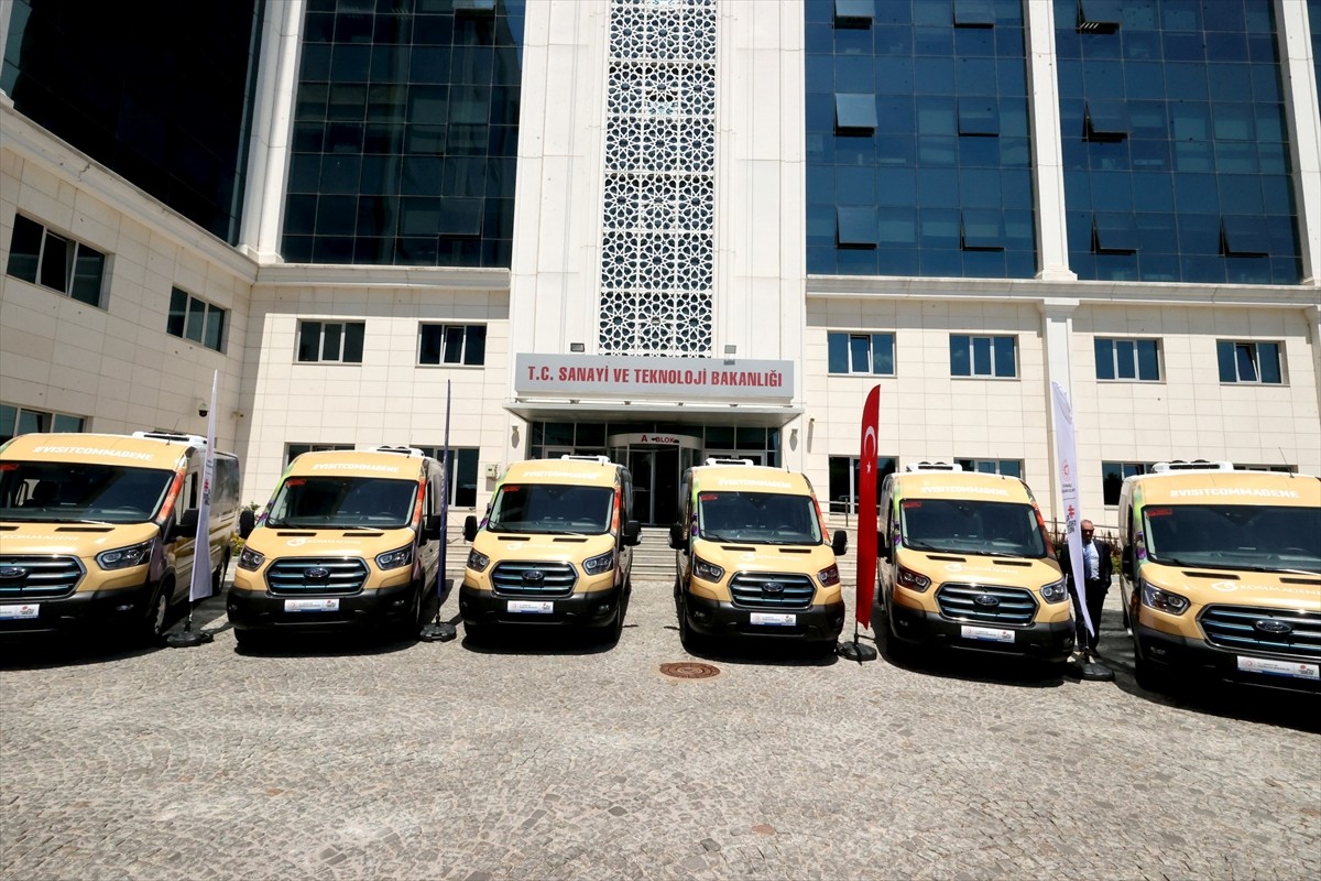 "Adıyaman'da Turizm Sektörünün Canlandırılması Projesi" kapsamında 8 elektrikli minibüsün Adıyaman...