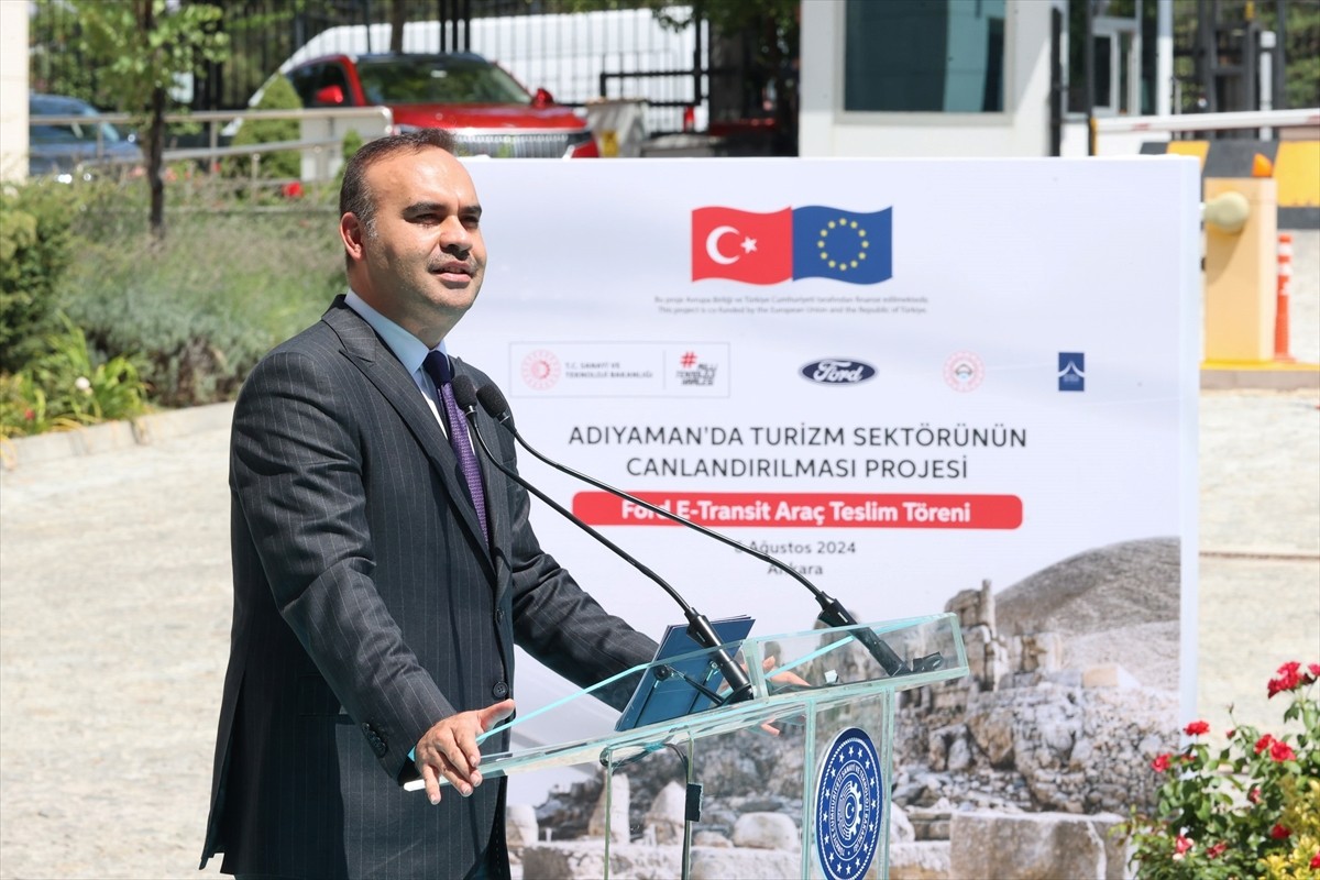 "Adıyaman'da Turizm Sektörünün Canlandırılması Projesi" kapsamında 8 elektrikli minibüsün Adıyaman...