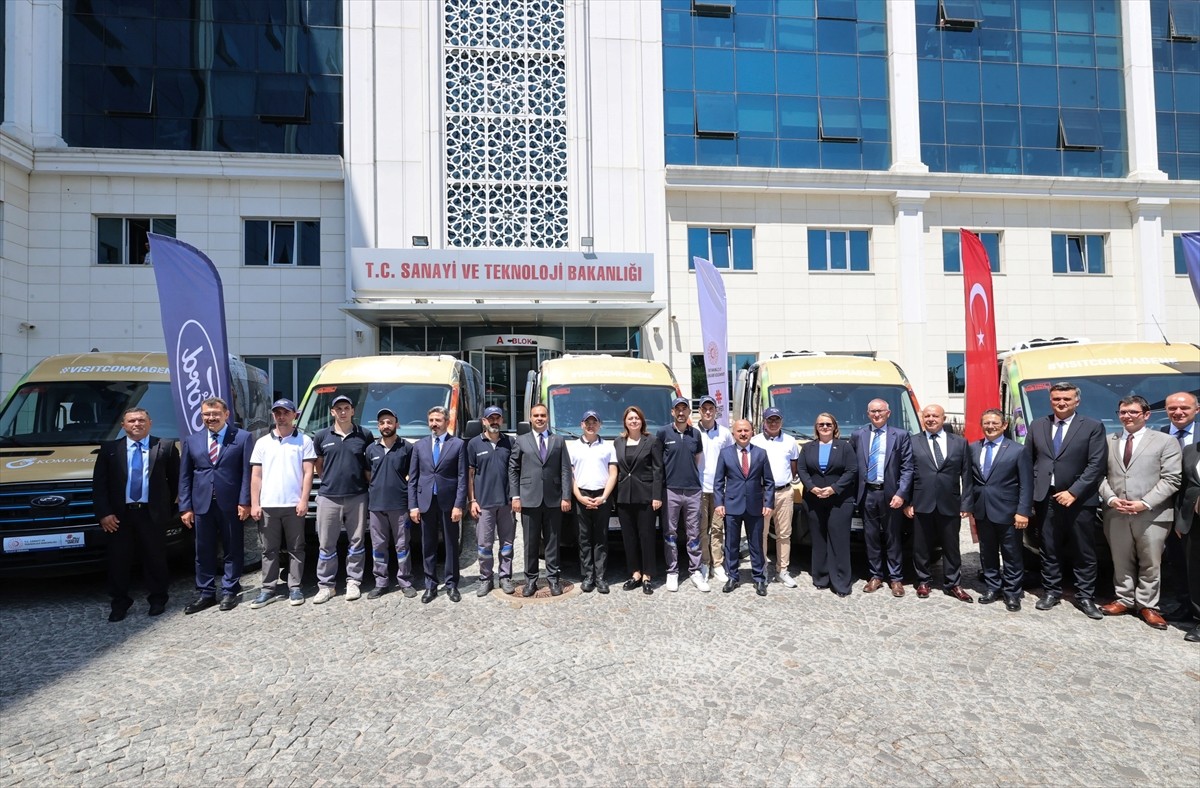 "Adıyaman'da Turizm Sektörünün Canlandırılması Projesi" kapsamında 8 elektrikli minibüsün Adıyaman...