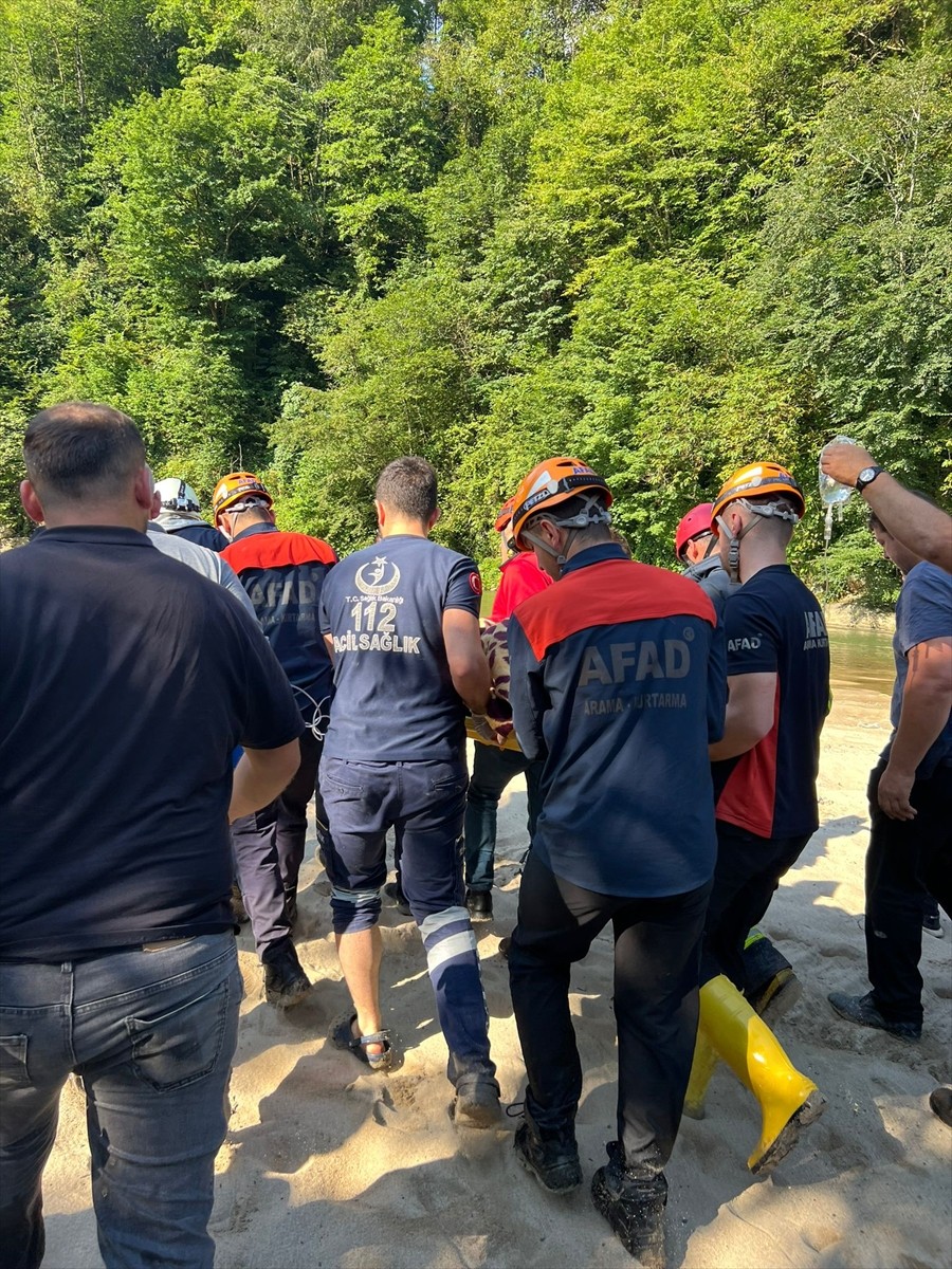 Rize'de taş yüklü kamyonun dereye düştüğü kazada sürücü yaralandı.