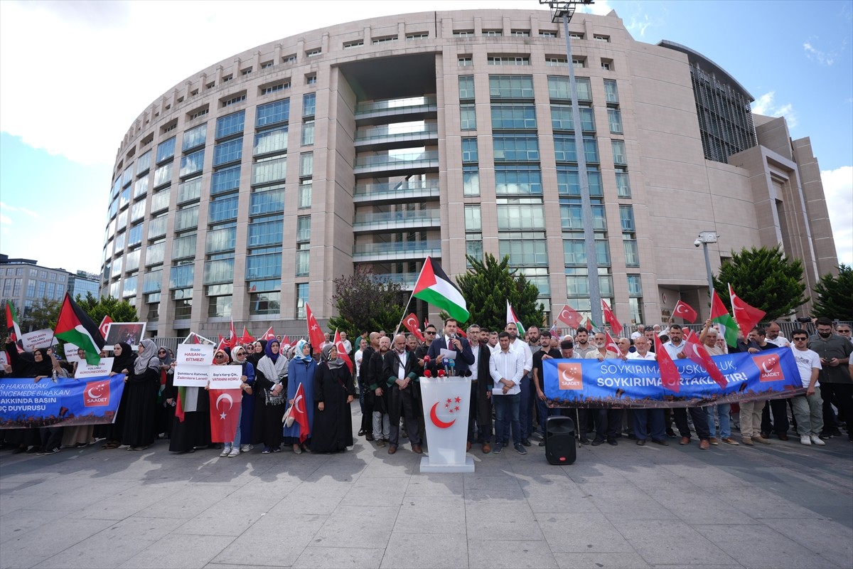 Saadet Partisi İstanbul İl Başkanlığı üyeleri, Gazze'ye yönelik saldırılara ilişkin 31 Ekim...
