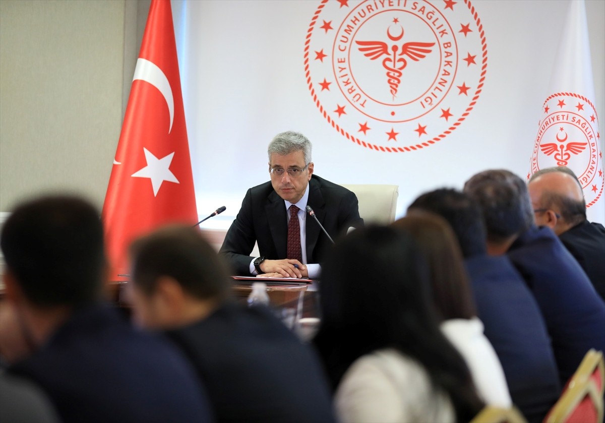 Sağlık Bakanı Kemal Memişoğlu, medya kuruluşlarının Ankara temsilcileriyle bir araya...