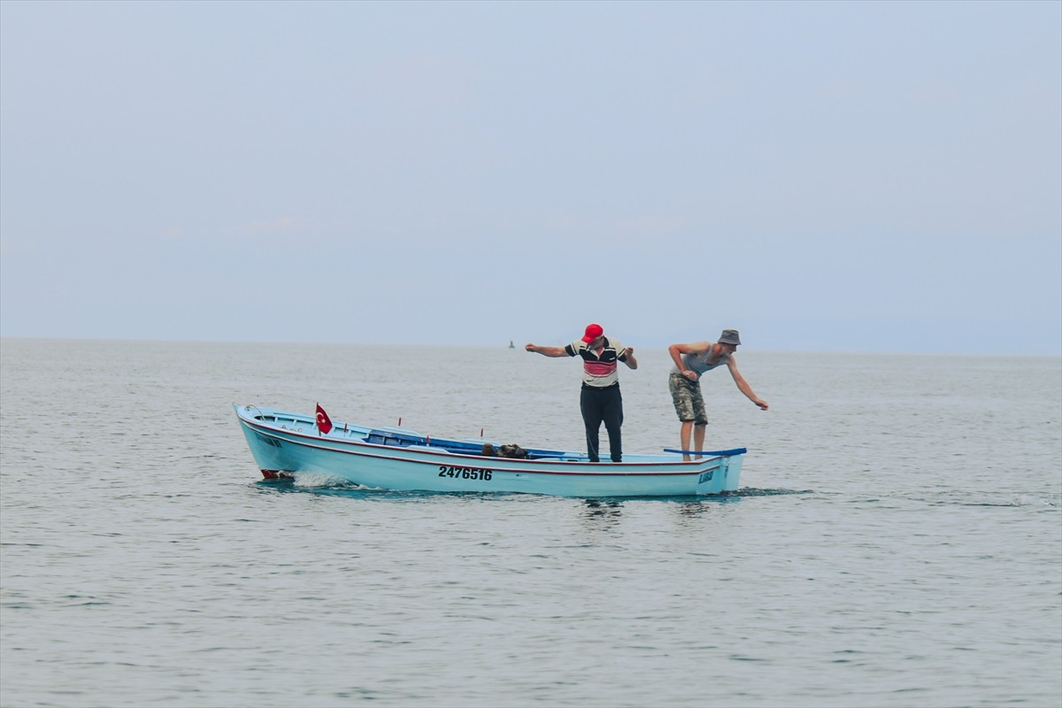 Sakarya'nın Kocaali ilçesinde 1 Eylül'de "vira bismillah" demeyi bekleyen balıkçılar, palamutta...