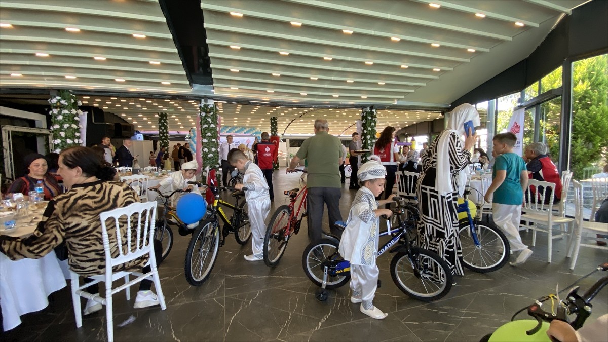  Samsun'da Kültür ve Turizm Bakanlığı ile Vakıflar Bölge Müdürlüğünce 29 çocuk için toplu sünnet...