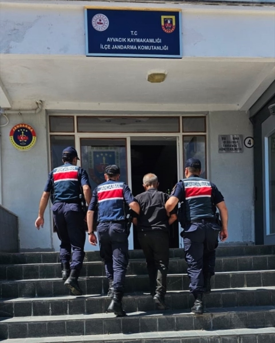 Samsun'da polis ve jandarma ekiplerince yapılan çalışmada, 17 hükümlü yakalandı. Samsun İl...